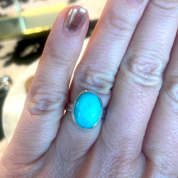 Large oval Larimar gemstone ring 925 sterling silver ring in size 6 - Picture 3 of 7